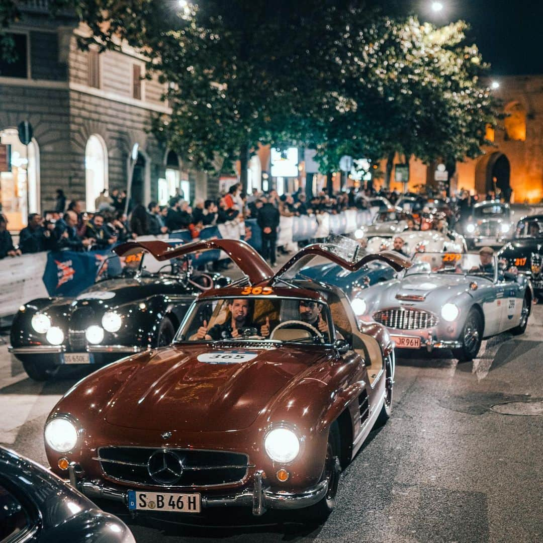 MERCEDES AMG PETRONASさんのインスタグラム写真 - (MERCEDES AMG PETRONASInstagram)「After an incredible four days of adventure, emotions and Italian lifestyle, the 2019 Mille Miglia comes to an end. The eighth Mercedes 300 SL finished the rally and all drivers go home with memories that will last a lifetime. Grazie and see you next year! 🙌 • #MBmille #MBclassic #1000miglia #1000miglia2019 @mercedesbenzmuseum」5月20日 4時01分 - mercedesamgf1