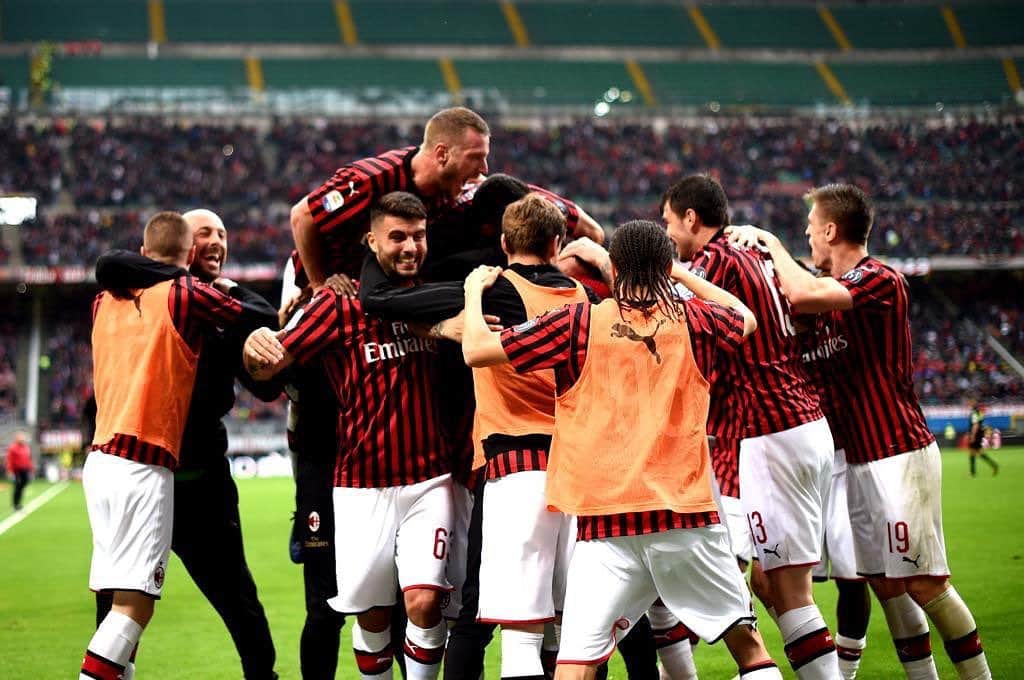 アレッシオ・ロマニョーリのインスタグラム：「Vittoria fondamentale e adesso conta crederci, fino all’ultimo #tuttiuniti #acmilan @acmilan @seriea」