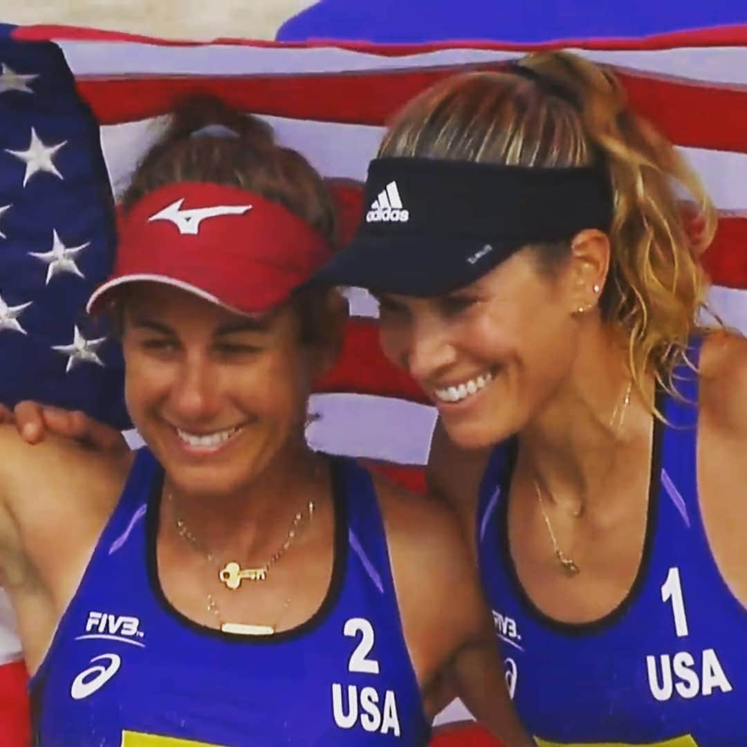 USA Volleyballさんのインスタグラム写真 - (USA VolleyballInstagram)「CHEERS! 📣 For April Ross and Alix Klineman who took GOLD 🥇 at the FIVB 4⭐ in Itapema! 🎇 --- In the final, the #ATeam beat Canada's Sarah Pavan/Melissa Humana-Paredes, 25-23, 18-21, 15-10.」5月20日 4時08分 - usavolleyball