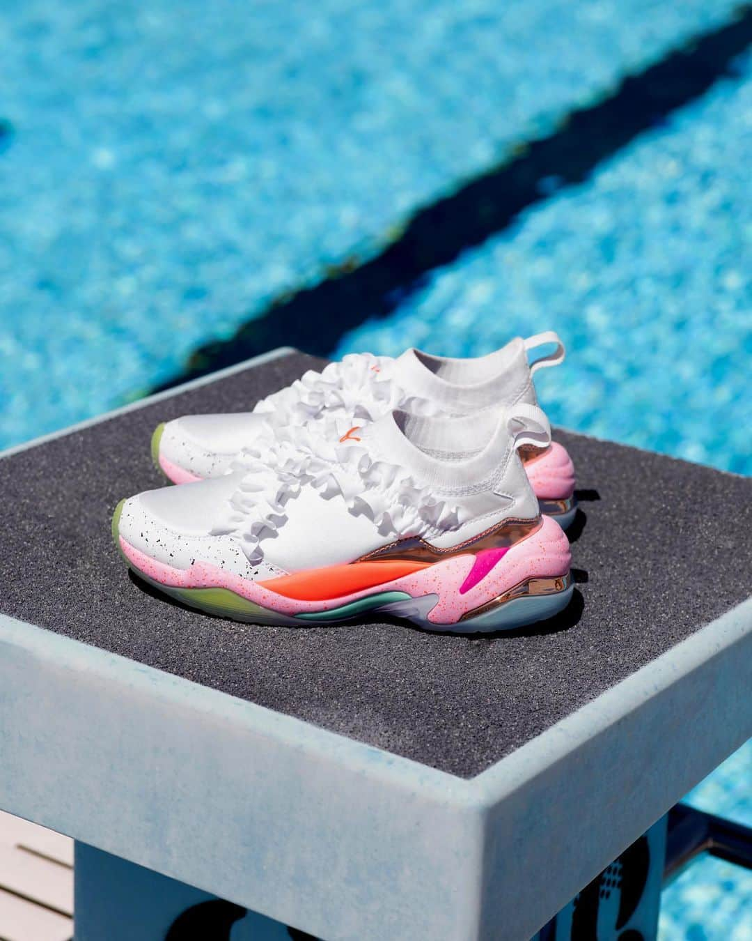 SOPHIA WEBSTERさんのインスタグラム写真 - (SOPHIA WEBSTERInstagram)「Dive in at the deep end! The bigger the sole, the better the splash! 💦 #PUMAxSOPHIAWEBSTER #Thunder #SophiaWebster #Puma @puma @pumasportstyle @pumawomen」5月20日 4時10分 - sophiawebster