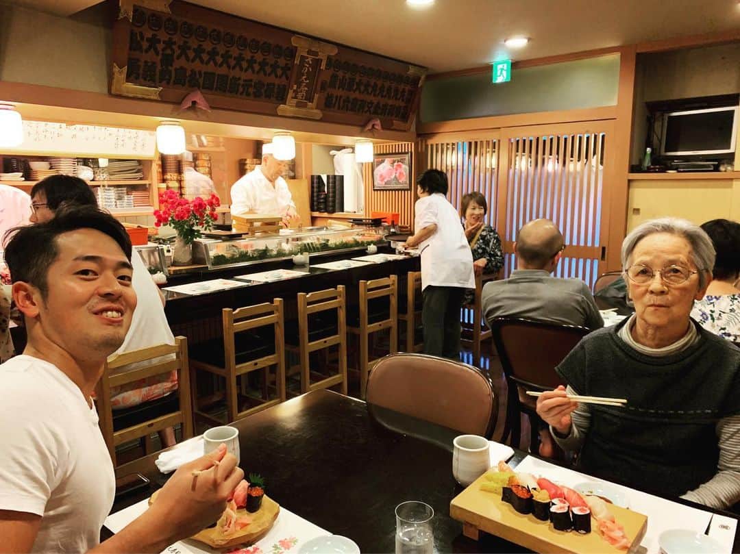 西田善太さんのインスタグラム写真 - (西田善太Instagram)「たまには親子三代寿司。仕事の話、聞き込む。東京ポッド許可局の面白さがわかってくれたみたいでうれちいち。 #TBSラジオ」5月19日 19時28分 - zentanishida