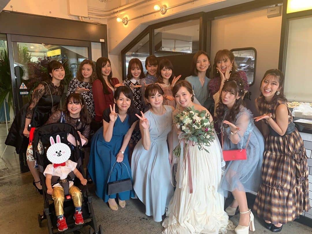 尾島知佳のインスタグラム：「みんな20歳超えてた😳😳😳 みんなお酒飲めてた!!! みんなかわいいね❤️😍笑  #アイドリング #結婚式 #年取った #おばさん #同窓会」