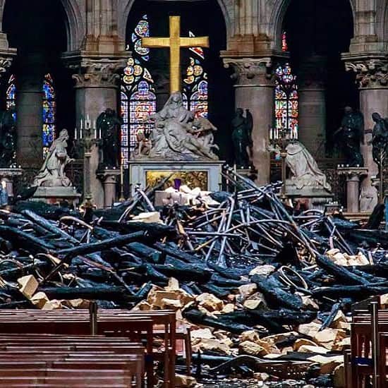 中川友里さんのインスタグラム写真 - (中川友里Instagram)「Notre-Dameの鐘がまた 厳かに鳴り響くのを待つように 鎮まりたまえ僕の心⛪️💐アーメン🙏 #mood #heart #paris」5月19日 19時40分 - darayunya