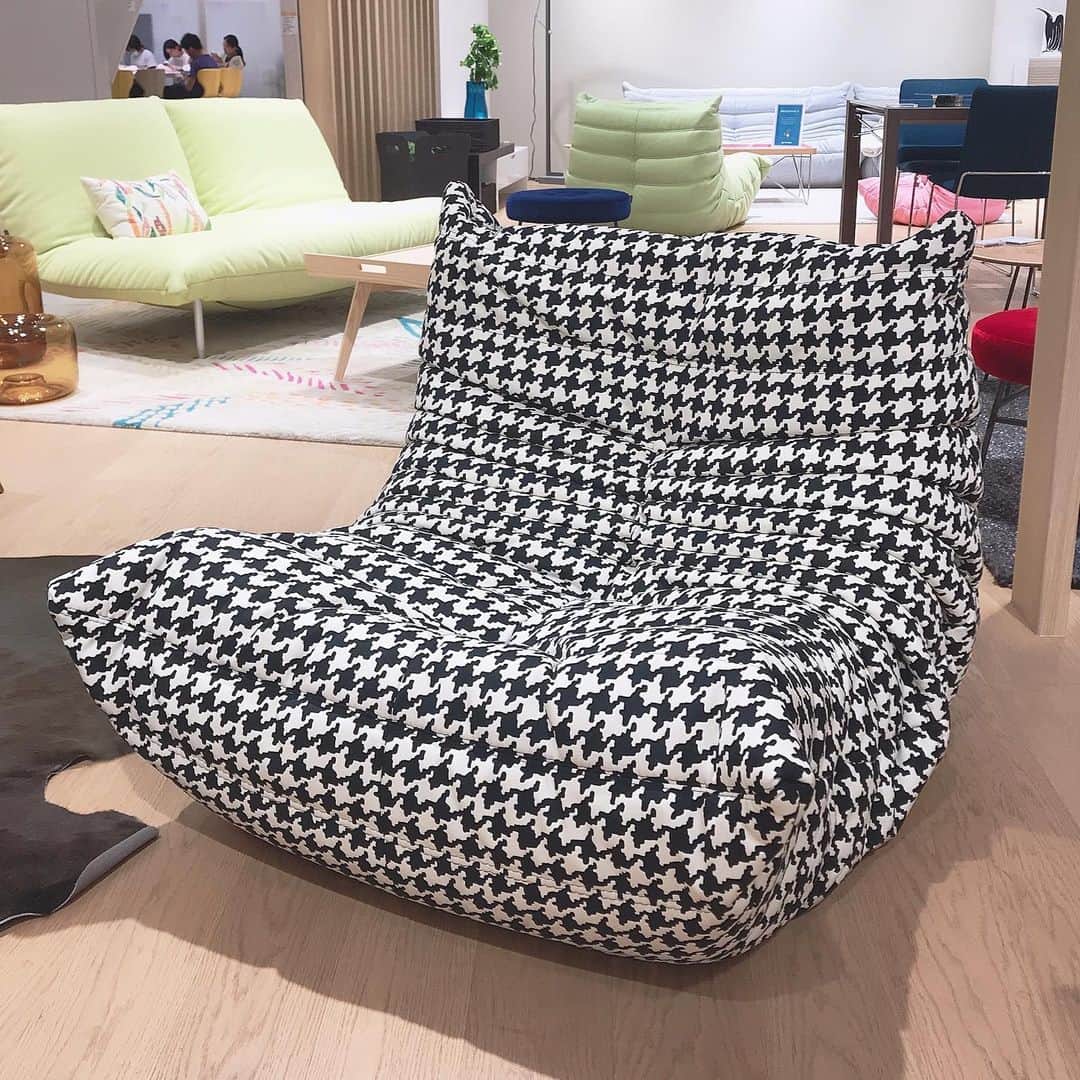 ligne roset shopのグルメインスタ