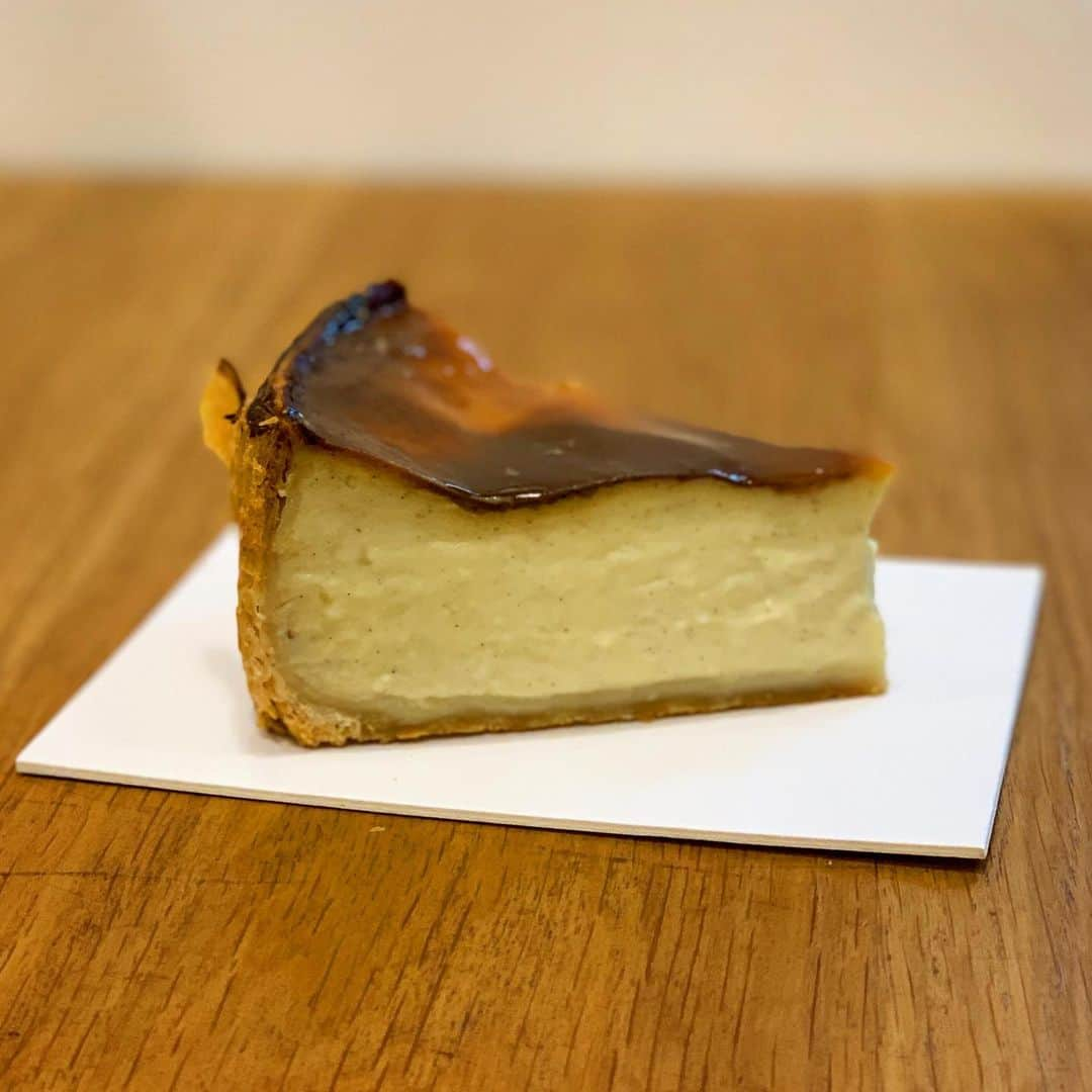 DOMINIQUE ANSEL BAKERYさんのインスタグラム写真 - (DOMINIQUE ANSEL BAKERYInstagram)「This flan. 🙌 Made with blue vanilla from Madagascar from @yanncouvreur. Absolutely 👌」5月19日 19時34分 - dominiqueansel