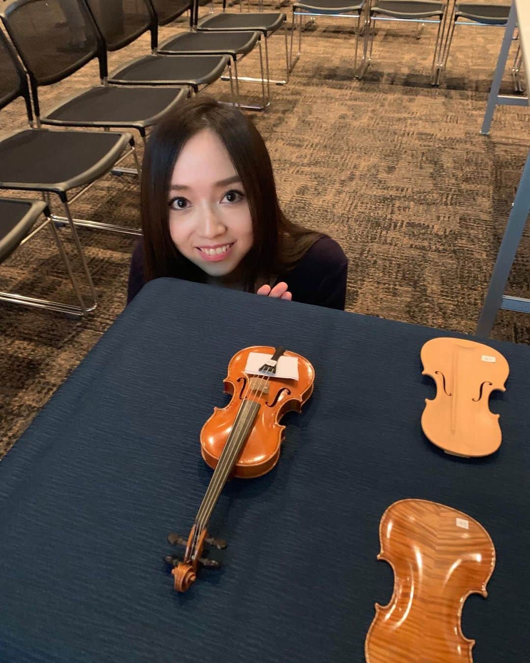 宮本笑里さんのインスタグラム写真 - (宮本笑里Instagram)「‪解体ショーで使われたミニミニバイオリン🎻💕‬ ‪#日経 #ウーマノミクスプロジェクト‬ #violin」5月19日 19時48分 - emirimiyamoto