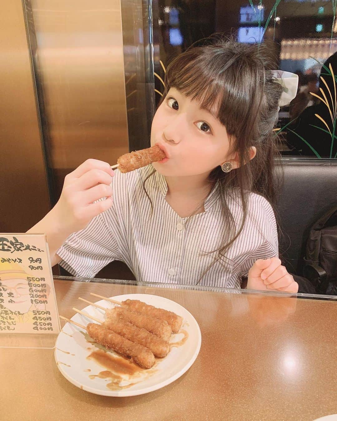 ゆめ & じゅなさんのインスタグラム写真 - (ゆめ & じゅなInstagram)「初！おちょぼ稲荷♡ じゅなぴー串カツ大好き♡♡ #妹 #9歳 #おちょぼ稲荷 #祖父母 と#お出かけ  #串カツ #どて串 #お千代保稲荷  #岐阜 #岐阜県  #油揚げ #ロウソク  #食べ歩き  #いっぱい食べた  #満足  #いつもありがとうございます  #コメント #いいね  #すごく嬉しいです  #感謝」5月19日 19時47分 - yumejuna