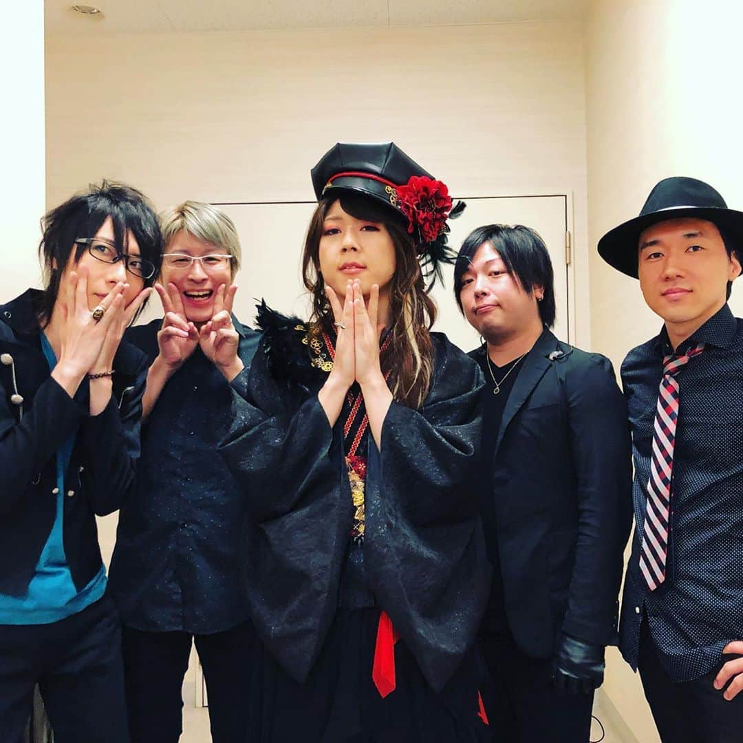 亜沙さんのインスタグラム写真 - (亜沙Instagram)「亜沙バンドツアー大阪ありがとうございました。名古屋、大阪共に終了し、残すは福岡のみ。福岡待っていなさい！！名阪のみんな温かく迎えてくれてありがとう。また来るからね。 #亜沙 #和楽器バンド #亜沙バンド #wagakkiband #ellfitsall #阿倍野rocktown #bassist」5月19日 19時55分 - asa.bassist