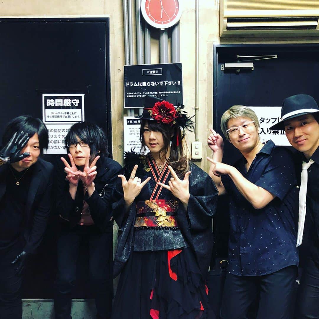 亜沙さんのインスタグラム写真 - (亜沙Instagram)「亜沙バンドツアー大阪ありがとうございました。名古屋、大阪共に終了し、残すは福岡のみ。福岡待っていなさい！！名阪のみんな温かく迎えてくれてありがとう。また来るからね。 #亜沙 #和楽器バンド #亜沙バンド #wagakkiband #ellfitsall #阿倍野rocktown #bassist」5月19日 19時55分 - asa.bassist