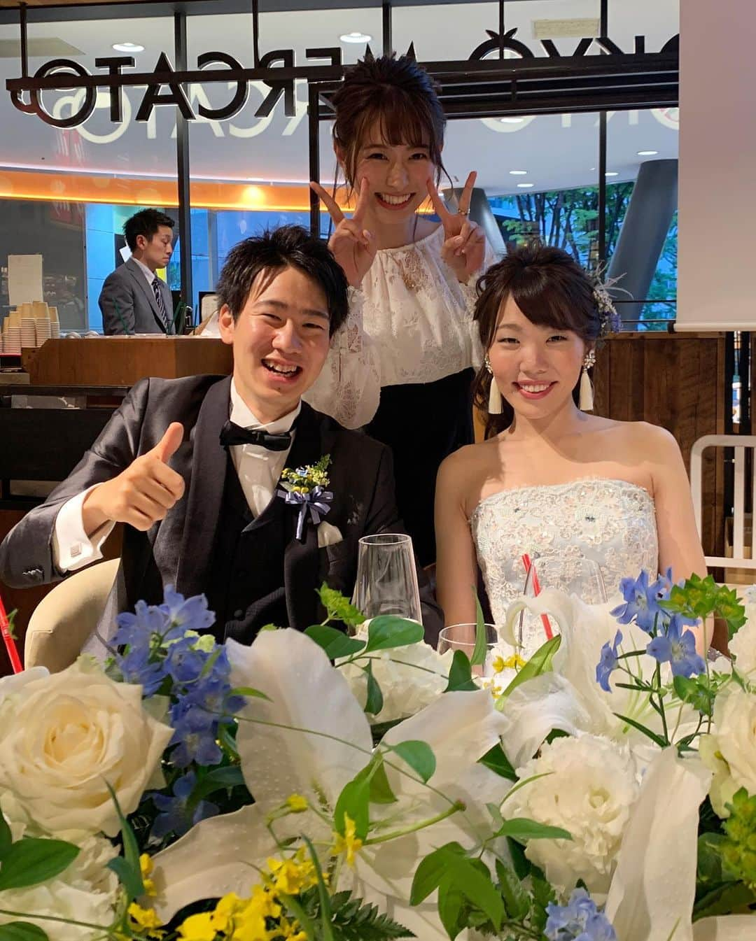 海老原優香さんのインスタグラム写真 - (海老原優香Instagram)「大学の先輩方の結婚式へ❣️ とっても素敵な披露宴でした😍 とっても綺麗〜末永くお幸せに✨  そして早朝ヘアセット！ 可愛くまとめていただきました✨ いつもありがとうございます🌈 #happywedding #congratulations#wedding  #おめでとうございます #ヘアアレンジ」5月19日 20時00分 - ebioffi