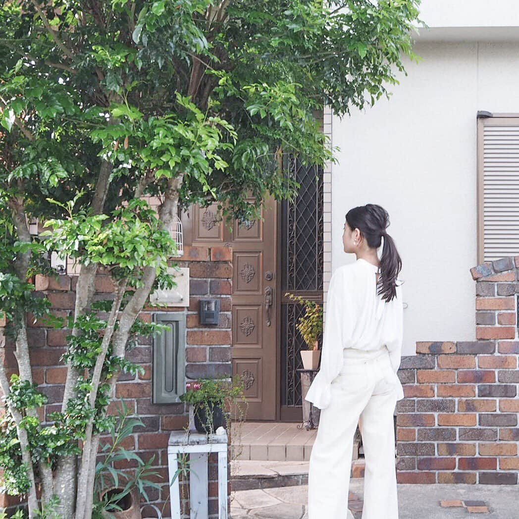 naho_7のインスタグラム：「. #outfittoday  三輪山ご参拝して心清まったはずが 明日から仕事いややーってネガティブ発言… 頭では分かってても本音が出てしまう😭 今日こそは早く寝よう。」