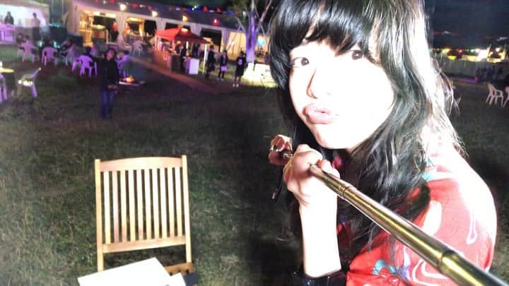 M-ON! MUSIC｜エムオンミュージックのインスタグラム：「﻿ ＼#メトロック2019／﻿ ﻿ メトロック大阪の #自撮り棒コメント  ラストは﻿GREEN HILLでトリを飾ったあいみょん！﻿ 今年も#芦沢ムネト を写し込みながらコメント！﻿ ﻿ #顔真っ白 #カオナシ #あっ… #あいみょん #エムオンミュージック #monmusic #自撮り棒 #セルフィー #メトロック #METROCK #メトロック2019 #METROCK2019 #リアルタイムレポート #メトロック2019MMレポ #メトロック大阪 #動画﻿ @aimyon36」
