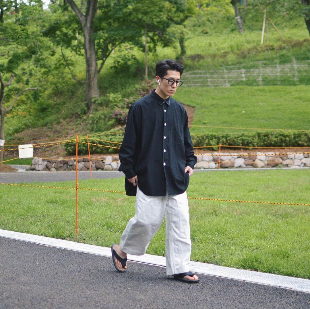 yukiさんのインスタグラム写真 - (yukiInstagram)「ㅤㅤㅤㅤㅤㅤㅤㅤㅤㅤㅤㅤㅤ うん、やっぱり白のパンツと合うな。 真っ黒の格好にしてもいいし #commedesgarconshomme」5月19日 20時03分 - yukifurue_