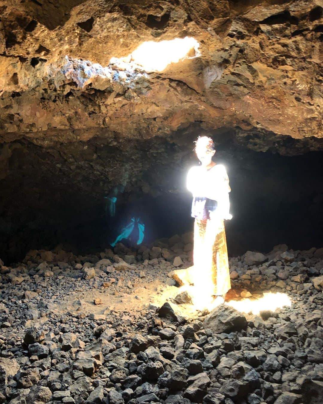 佐伯紅緒さんのインスタグラム写真 - (佐伯紅緒Instagram)「オーラが見える洞窟。昔からこのてのものには必ず変なものが写ります。これはなに？  #ハワイ島 #マウナラニ」5月19日 20時22分 - beniosaeki