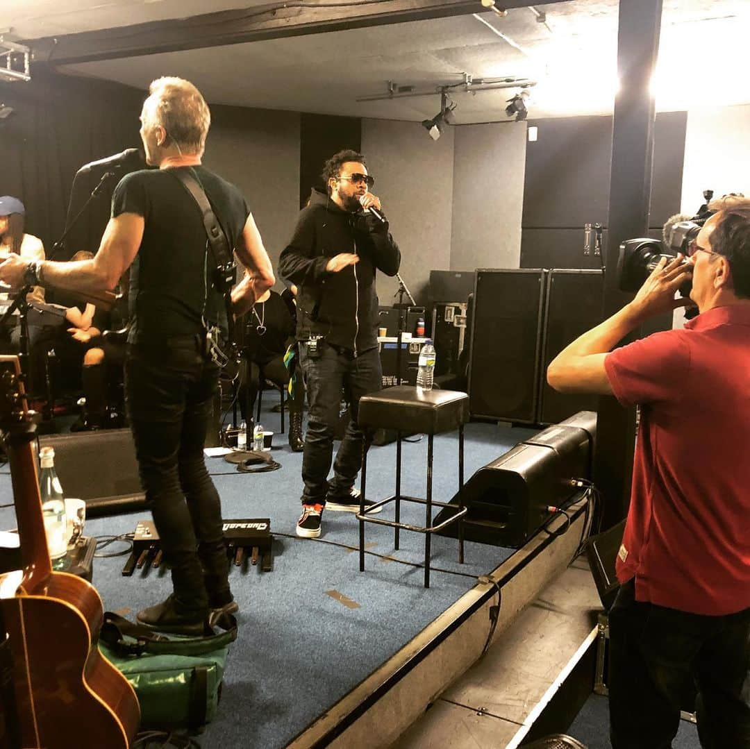 スティングさんのインスタグラム写真 - (スティングInstagram)「Rehearsals for the 44/876 UK Tour with @direalshaggy have been full of laughter and fun, as usual. Come see us play our hits with @joshfreese @rufusmillermusic @webboweb @melissamusique @iamgenenoble @benbutlermusic @chewysager and @_alexanderstewart . Swipe for dates and visit www.sting.com/tour for ticket info. See you tonight at @roundhouseldn London!」5月19日 20時26分 - theofficialsting