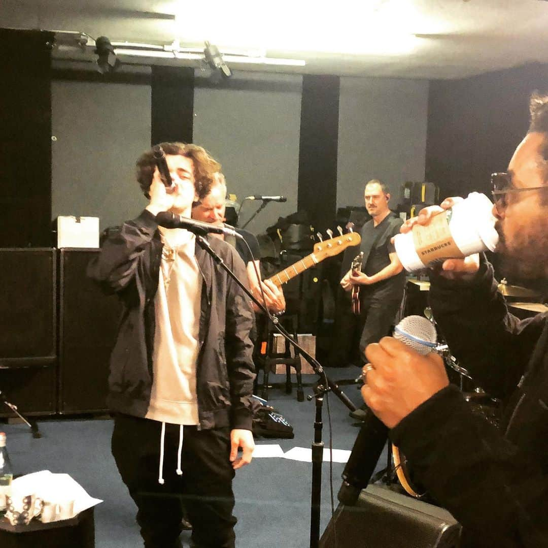 スティングさんのインスタグラム写真 - (スティングInstagram)「Rehearsals for the 44/876 UK Tour with @direalshaggy have been full of laughter and fun, as usual. Come see us play our hits with @joshfreese @rufusmillermusic @webboweb @melissamusique @iamgenenoble @benbutlermusic @chewysager and @_alexanderstewart . Swipe for dates and visit www.sting.com/tour for ticket info. See you tonight at @roundhouseldn London!」5月19日 20時26分 - theofficialsting