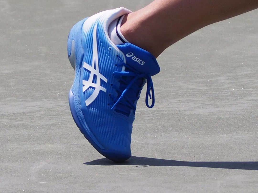 尾崎里紗さんのインスタグラム写真 - (尾崎里紗Instagram)「New shoes!﻿ ﻿ ﻿ ﻿ #glico #powerproduction #head #teamhead #asicstennis #teamasics #imoveme #onitsukatiger #gram3 #グラムスリー #tbc_aesthetic #エステ #エステティックtbc #尾崎里紗 #risaozaki #tennis #tennisplayer #テニス #citizen #tiffany #fitness #フィットネス」5月19日 20時31分 - risaozaki410