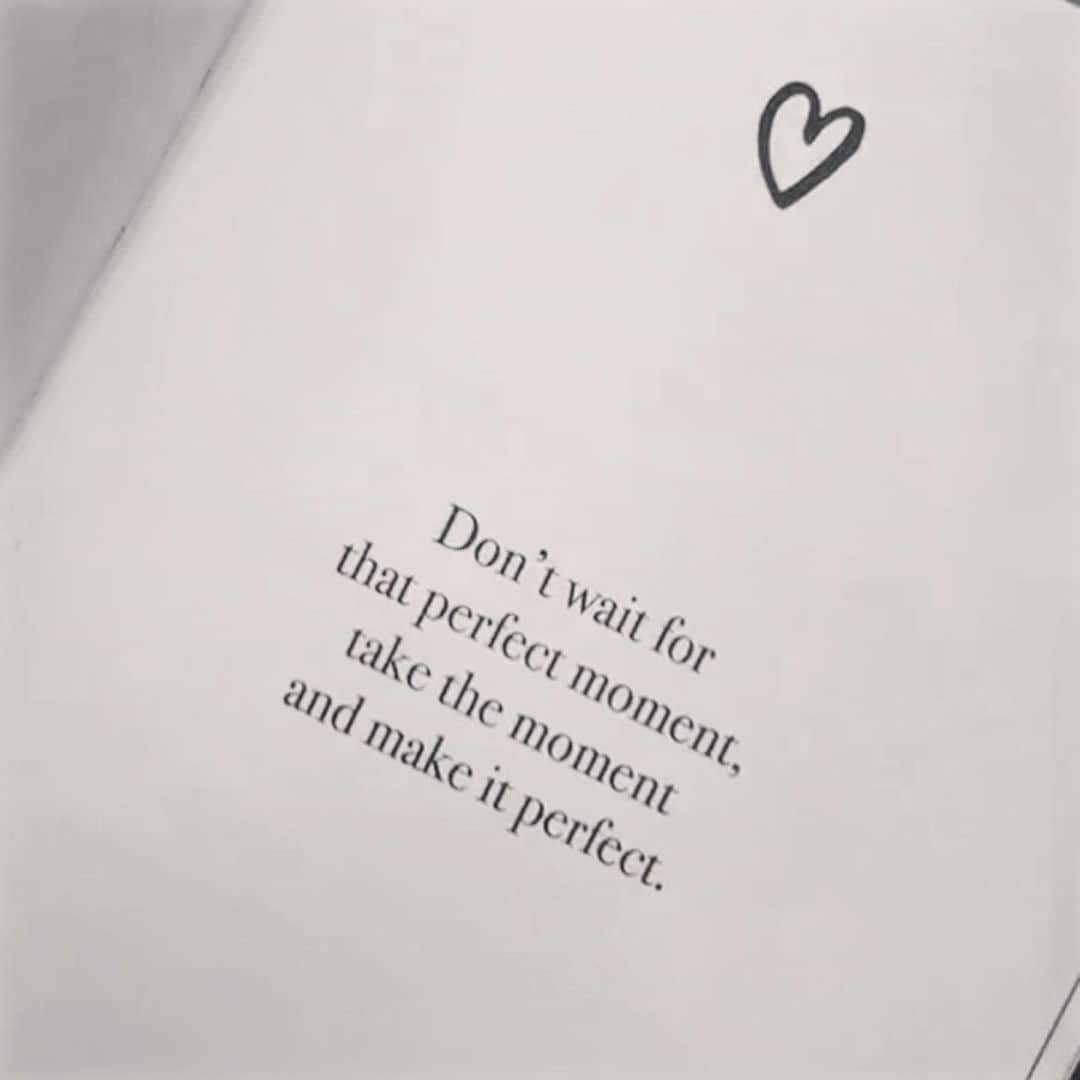 LINA（吉村リナ）さんのインスタグラム写真 - (LINA（吉村リナ）Instagram)「Don’t wait for that perfect moment, take the moment and make it perfect 🌹 ・ ‘’完璧な瞬間を待たないで。その瞬間を自らつかんで、自分だけの完璧を（ベストを）生きて。’’ ・ I love this word so much. I found it from the book 📖 図書館でたまたま手に取った本から見つけた言葉、ずっと心に残ってる🌝」5月19日 20時35分 - lina3336