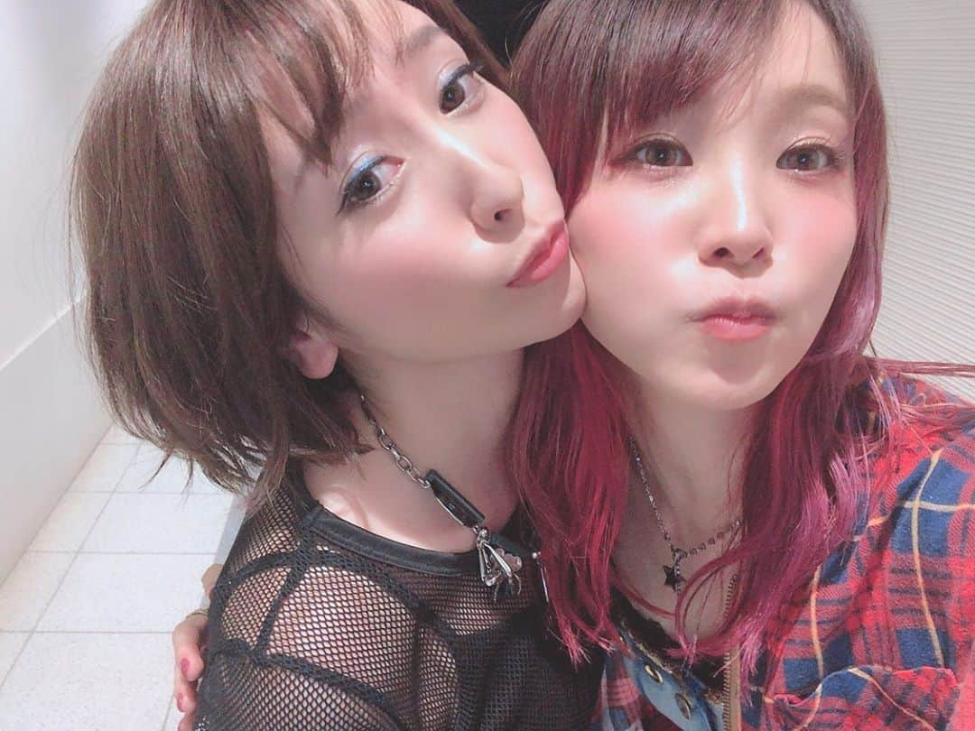 LiSAさんのインスタグラム写真 - (LiSAInstagram)「「SACRA MUSIC FES. 2019 NEW GENERATION Day2」 シークレットで出演させていただきましたっ☻そして、エイルと @aoieir 「IGNITE」と「Rising Hope」を二人で歌わせていただきました。楽しすぎた。また絶対やりたいー！一緒に遊んでくれた皆様ありがとうございましたっ☻ #SACRAMUSICFES #藍井エイル #LiSA」5月19日 20時37分 - xlisa_olivex