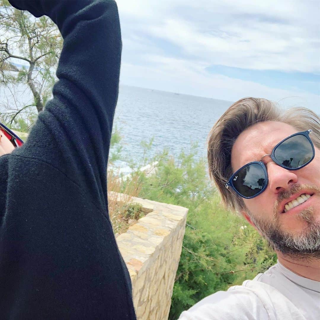 ニック・ハイドフェルドのインスタグラム：「With my love 😍. Short holiday / long weekend. . .  #holiday #mallorca #yoga #smile #palmademallorca #love #sea」