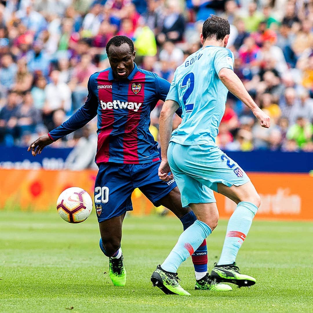 レバンテUDさんのインスタグラム写真 - (レバンテUDInstagram)「⚽️👊 @raphivani1 ---- #MachoLevante #OrgullGranota #LevanteUD #Laliga #LaLigaSantander #LevanteAtleti #Fútbol #football #ElClubQuePortemAlCor 💙❤」5月19日 20時53分 - levanteud