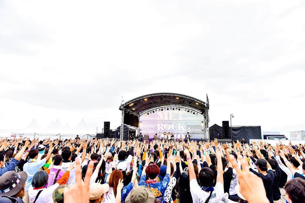 セキはん（コロナナモレモモ）のインスタグラム：「メトロック大阪2019の思い出 まとめてみました🥺✨ ©️METROCK2019 LIVE Photo by 河上良  #メトロック2019 #オメでたい頭でなにより #オメでた」