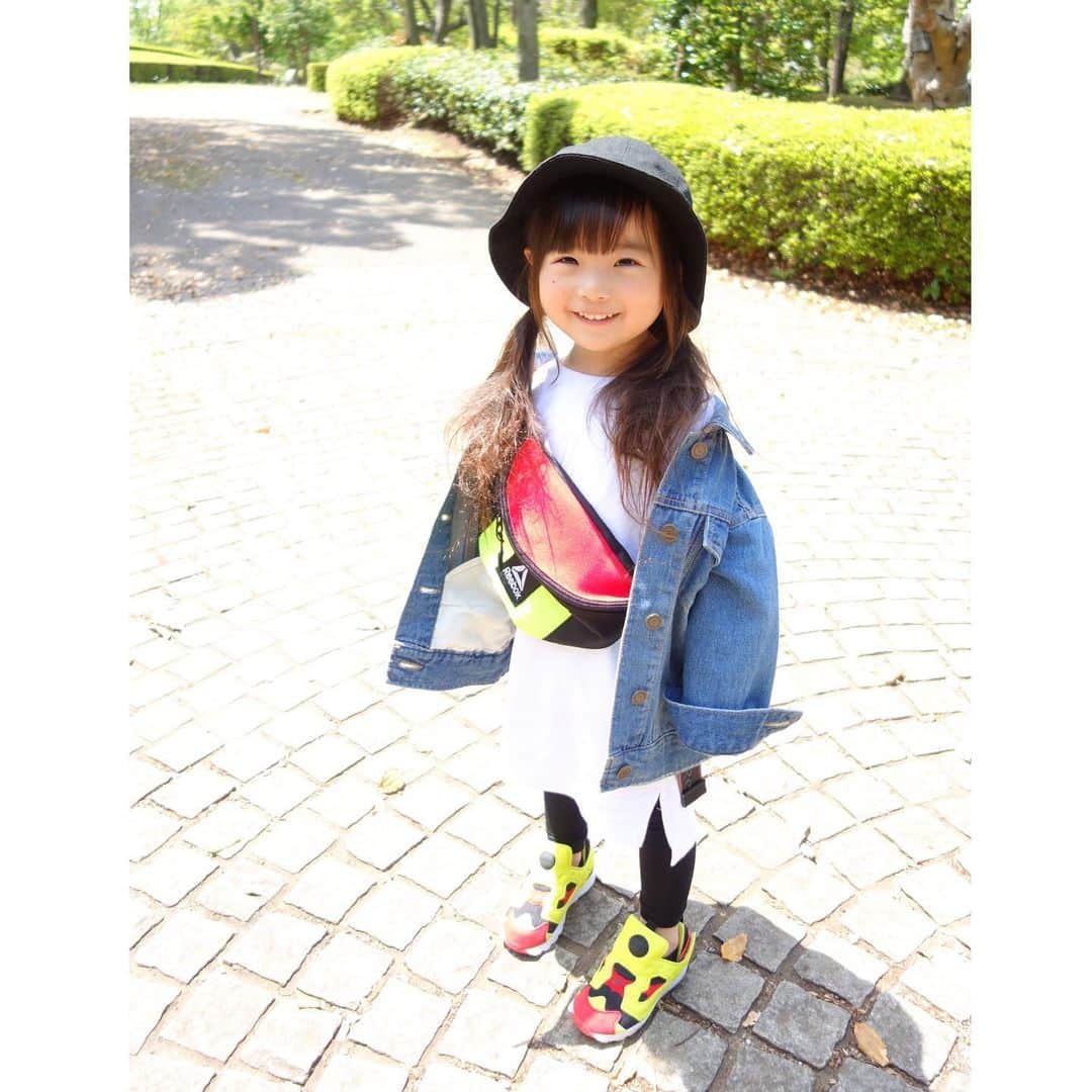 Saraさんのインスタグラム写真 - (SaraInstagram)「. coordinate♡ . ポンプフューリーのシトロンの kids sizeが可愛くて仲間入り💛 . bagも同じカラーで✌️ . hat ▶︎ #newera  jacket ▶︎ #branshes  one-piece ▶︎ #branshes  leggings ▶︎ #devirock  shoes ▶︎ #reebok  bag ▶︎ #reebok . . #ootd #kids #kids_japan #kids_japan_ootd #kjp_ootd #kidsfahion #kidscode #kidsootd #kidswear #キッズコーデ #キッズファッション #インスタキッズ #ポンプフューリー #シトロン #pumpfury #ストリートファッション #ストリート系女子 #楽天roomに載せてます」5月19日 20時57分 - sarasara718