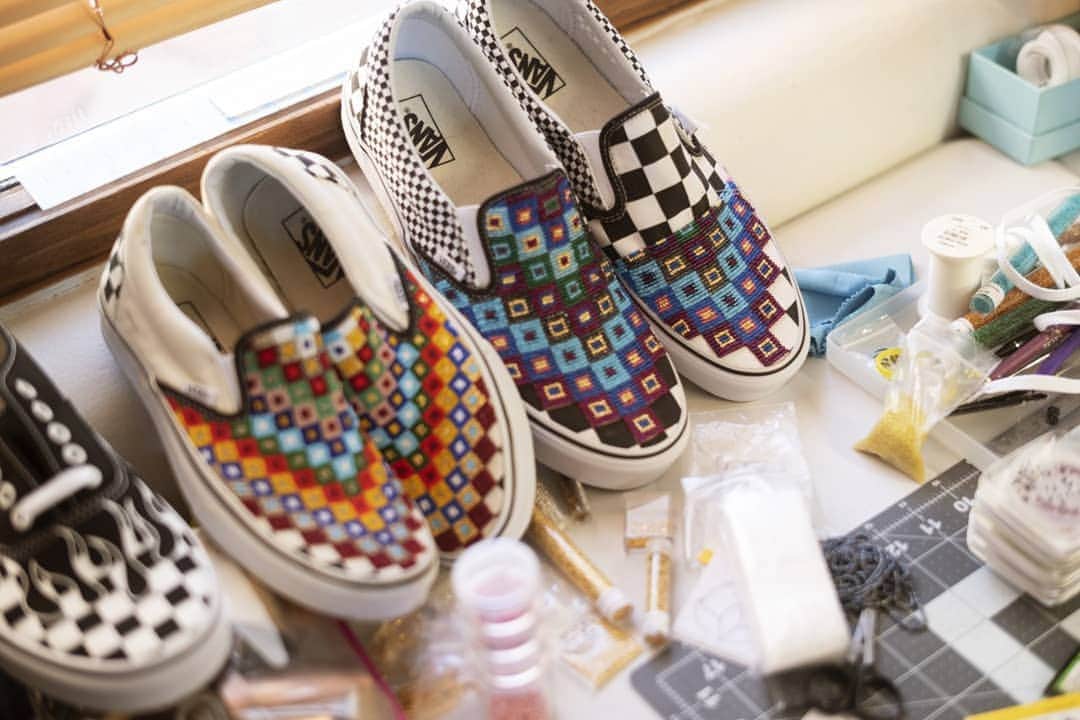 Vans Philippinesさんのインスタグラム写真 - (Vans PhilippinesInstagram)「CALLING ALL COLLECTORS, CUSTOMIZERS, AND CREATIVES! It's your time to win Vans gears and a free trip to the "Meet the Waffleheads" event. 🏁 . Simply post your Vans collection story - whether it's about your Vans shoe and apparel collection, artworks, stickers or your Vans customized shoes! Just don't forget to tag #VansWafflehead and @vansphilippines so we can see your posts! Weekly winners will be announced in our page. #VansPhilippines」5月19日 20時57分 - vansphilippines