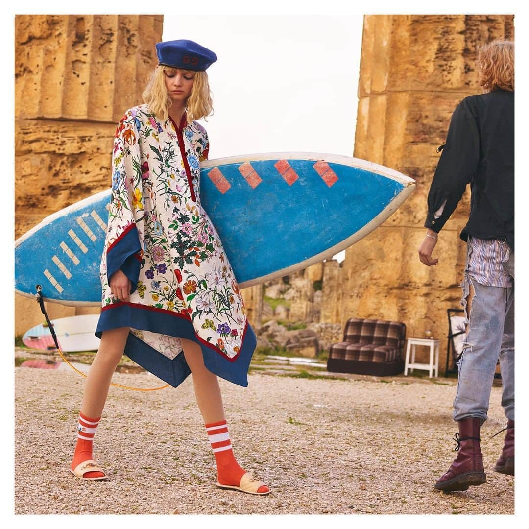 グッチさんのインスタグラム写真 - (グッチInstagram)「A silk kimono style dress with Flora print and quilted moiré sandals with Interlocking G Horsebit from the Towards Summer #GucciPreFall19 collection by @alessandro_michele. Discover more through link in bio. #AlessandroMichele #GucciTowardsSummer」5月19日 21時00分 - gucci