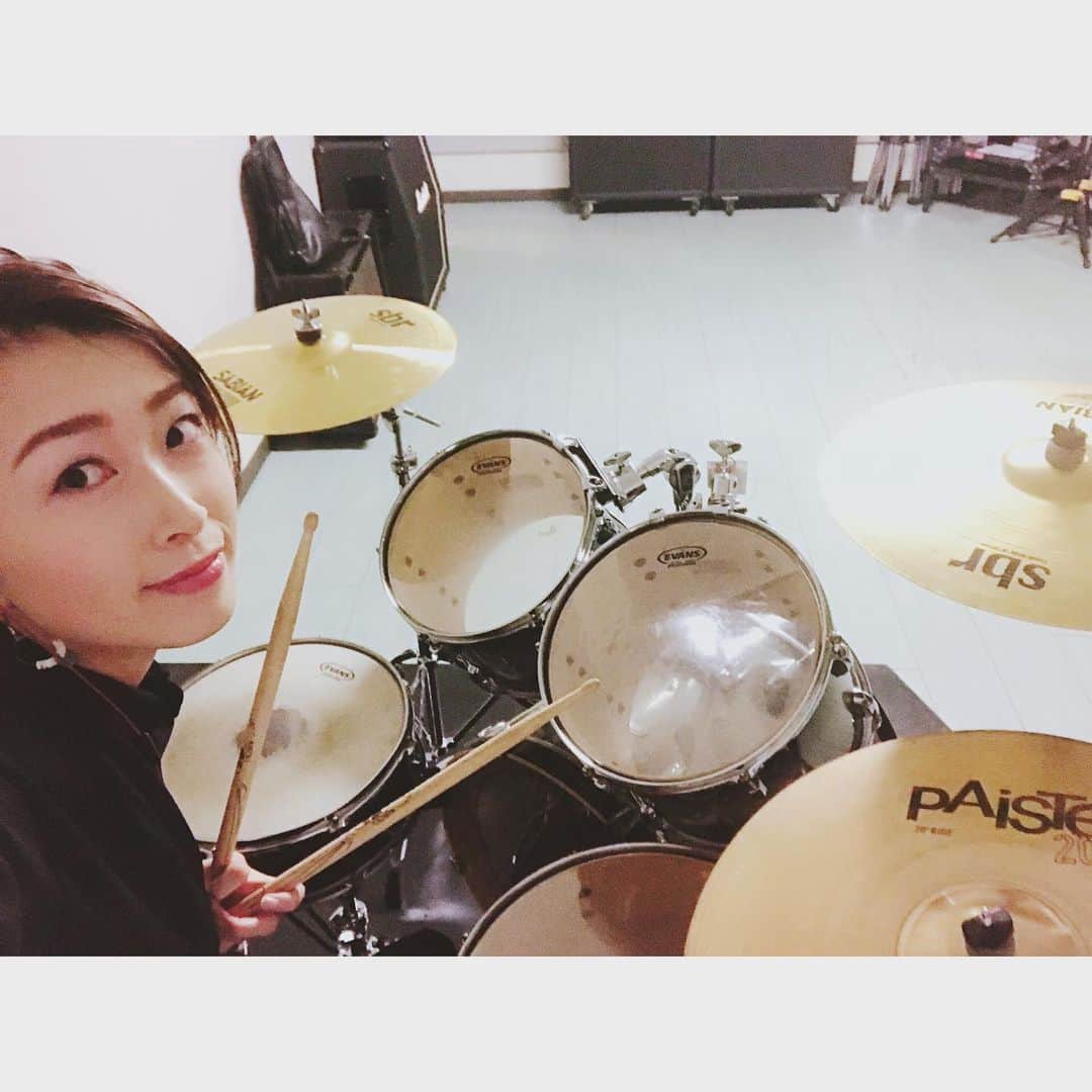 木谷有里さんのインスタグラム写真 - (木谷有里Instagram)「🥁‼️ #ドラム練習 #drum」5月19日 21時03分 - kitani_yuri