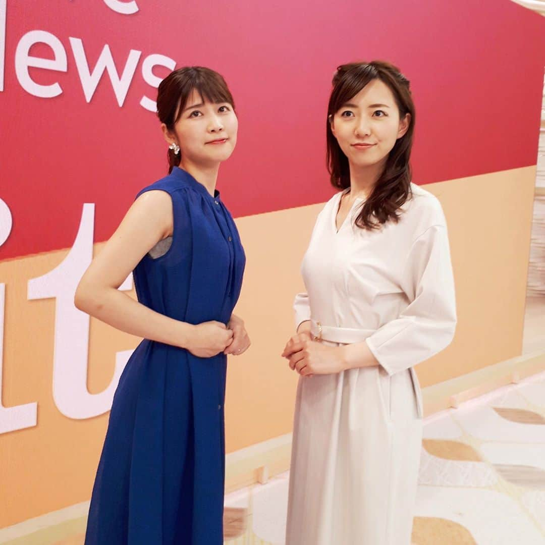 フジテレビ「プライムニュース イブニング」さんのインスタグラム写真 - (フジテレビ「プライムニュース イブニング」Instagram)「きょうの番組最後で放送したのは、﻿ 東京･浅草の初夏の風物詩﻿ 『三社祭』のクライマックスでした😆 😆。﻿ 竹内アナは、﻿ 子供のころ神輿を担いだことがあるそうですが、﻿ 担いだというよりぶら下がっていたとか🤔🤔。﻿ ﻿ あと10日ほどで6月ですね🐌。﻿ もうすぐジメジメ･ムシムシの季節がやってくる…﻿ そして、2019年ももうすぐ半年が終わる😫。﻿ はや～い、早過ぎる😫😫。﻿ ﻿ さて、きょうは﻿ 竹内アナと内田アナが考えた『it!』ポーズで📸。﻿ さらにお互いの『大人女子』ポーズでも📸。﻿ ﻿ #三社祭﻿ #お神輿 #大人女子﻿ #決めポーズ﻿ #夏の装い﻿ #あと半年﻿ ﻿ #竹内友佳﻿ ワンピース @c_fsf﻿ #野島卓﻿ ネクタイ #フェアファックス @fairfaxtokyo﻿ #内田嶺衣奈 @reina.uchida﻿ ワンピース #anayi @anayi_offcial﻿ ﻿ #加藤綾子 #風間晋 #木村拓也 #酒井千佳 #荘口彰久 #副島淳 #福原直英 #佐々木恭子 #小澤陽子 #海老原優香 #安宅晃樹 ﻿ #フジテレビ #アナウンサー #ライブニュースイット」5月19日 21時05分 - livenews_it