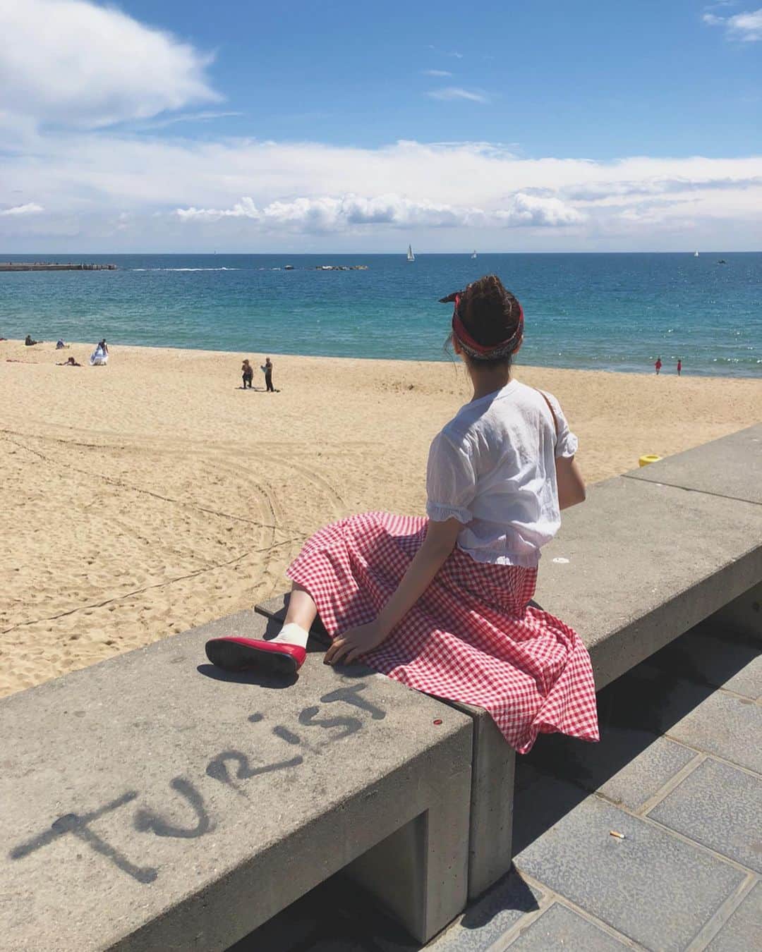 村田倫子さんのインスタグラム写真 - (村田倫子Instagram)「バルセロナ、天気がよくて気持ちがよいです。 今日はたのしみにしていたパエリアを食べました。 本場は美味しすぎて、大満足です、、、。日本で食べてたのと全然違う、、、。 スペインたべてばかりで幸せだ〜！ なにもかもおいしい🤤 #Barcelona #elcangrejo」5月19日 21時05分 - rinco1023