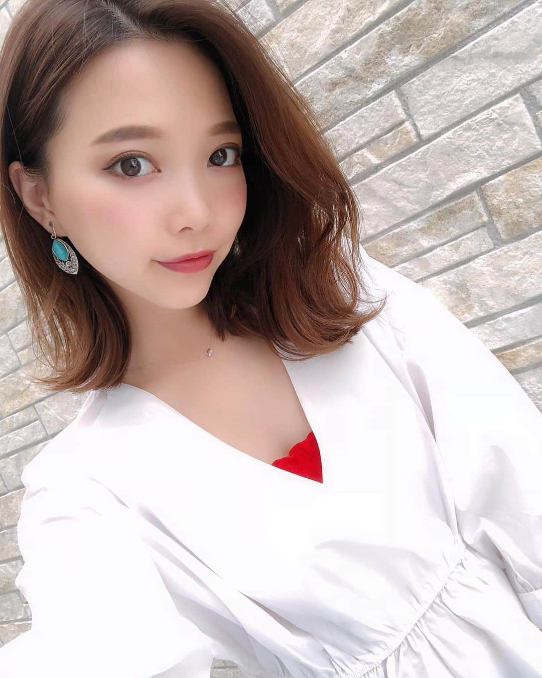 のインスタグラム：「♡ _  _  @fifth_store の #カシュクールフレアブラウス ❤️ _  _  50%offクーポンでてたから即買いした！😳💘 _  _  白のブラウスって 形違いで何枚もほしくなる😮💕笑  _  _ ♡  #fifth #fifthtl #フィフス  #カシュクールフレアブラウス  #fashion #ootd #outfit #code  #coordinate #style #stylepoint  #instafashion #instagood #instalike」