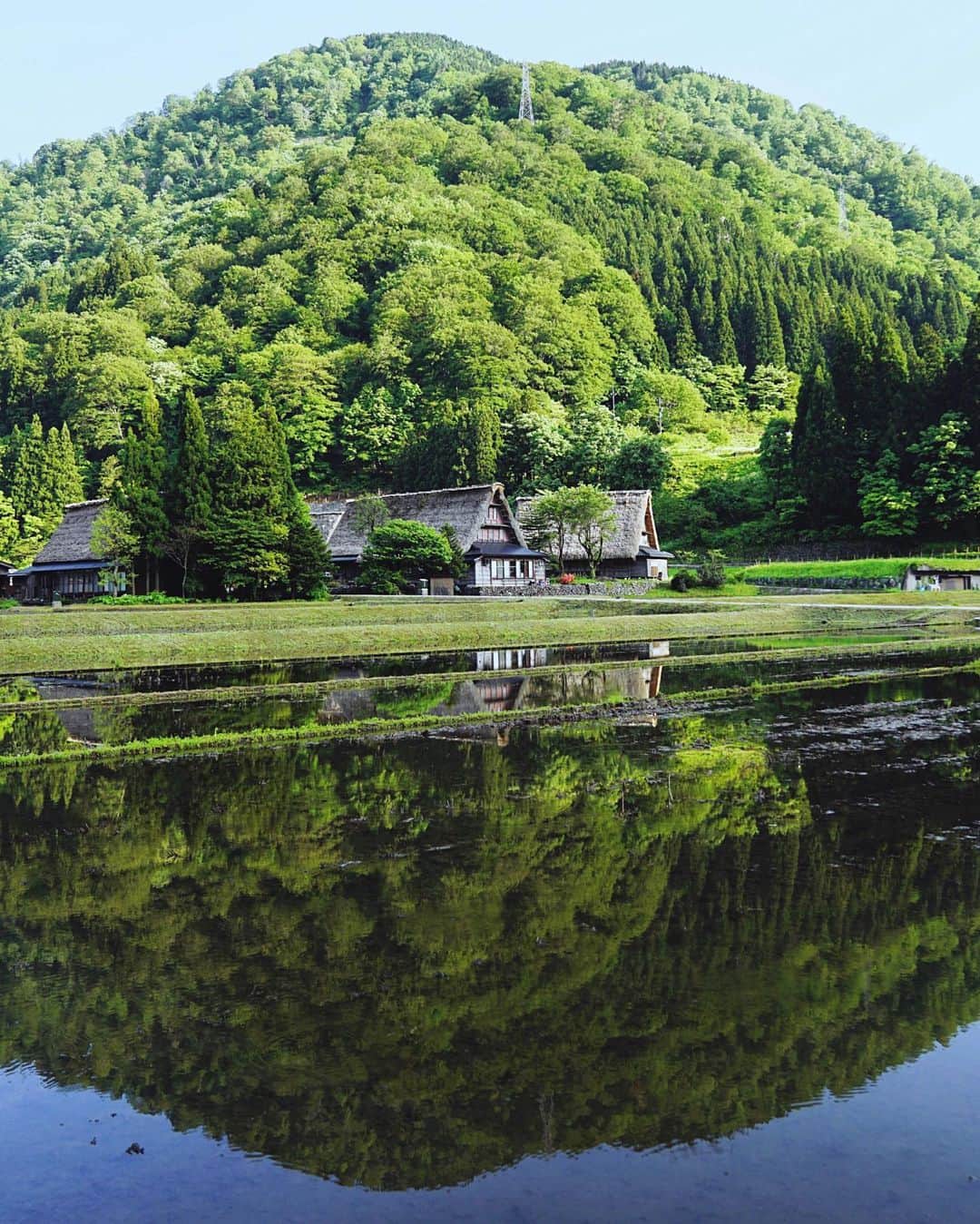 Koichiのインスタグラム：「. . Mountain village . . #BeautifulJapan . 📍#五箇山 #菅沼 #富山 .」