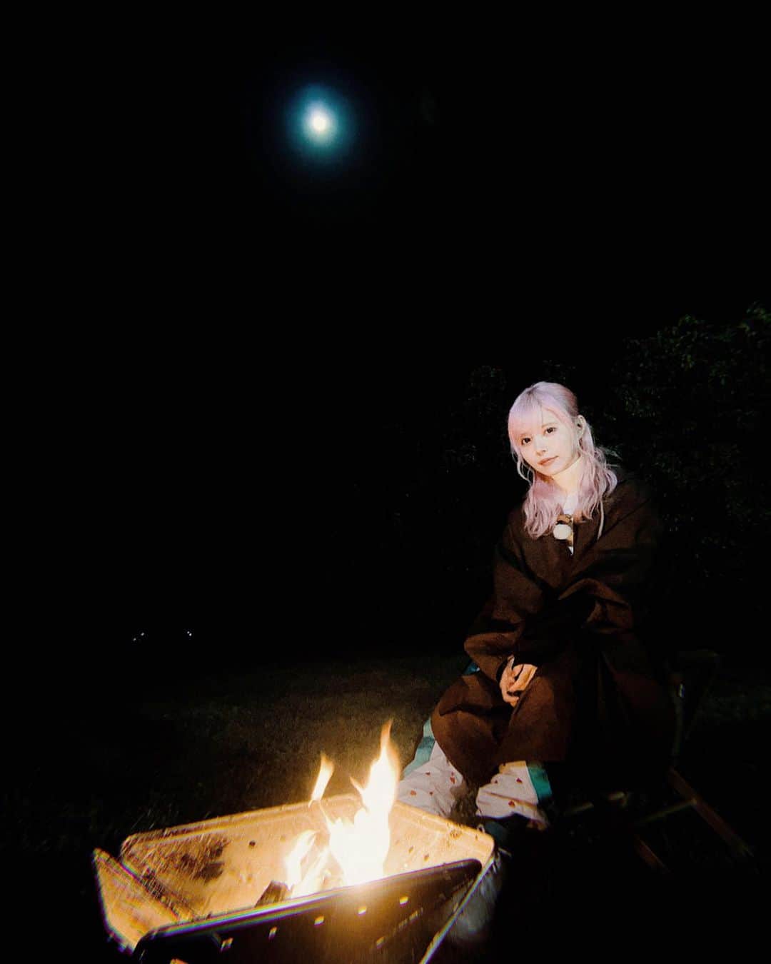 益若つばささんのインスタグラム写真 - (益若つばさInstagram)「1日中キャンプロケ🏕﻿ ﻿ ﻿ 昼は氷で体を冷やして夜はたき火であったまって忙しい🏕🏕﻿ ﻿ ﻿ 満月が見えたよ🌕🔭﻿ ﻿ ﻿ ﻿ 全8回分演技をしながらキャンプを教わるんだけど、﻿ ﻿ 終わった頃にはキャンプマスターになってるに違いないから誰かキャンプ行こ。🥴🏕﻿ ﻿ ﻿ #NHK #キャンプ #趣味どきっ #Camp #tokyo ﻿﻿ ﻿」5月19日 21時14分 - tsubasamasuwaka1013