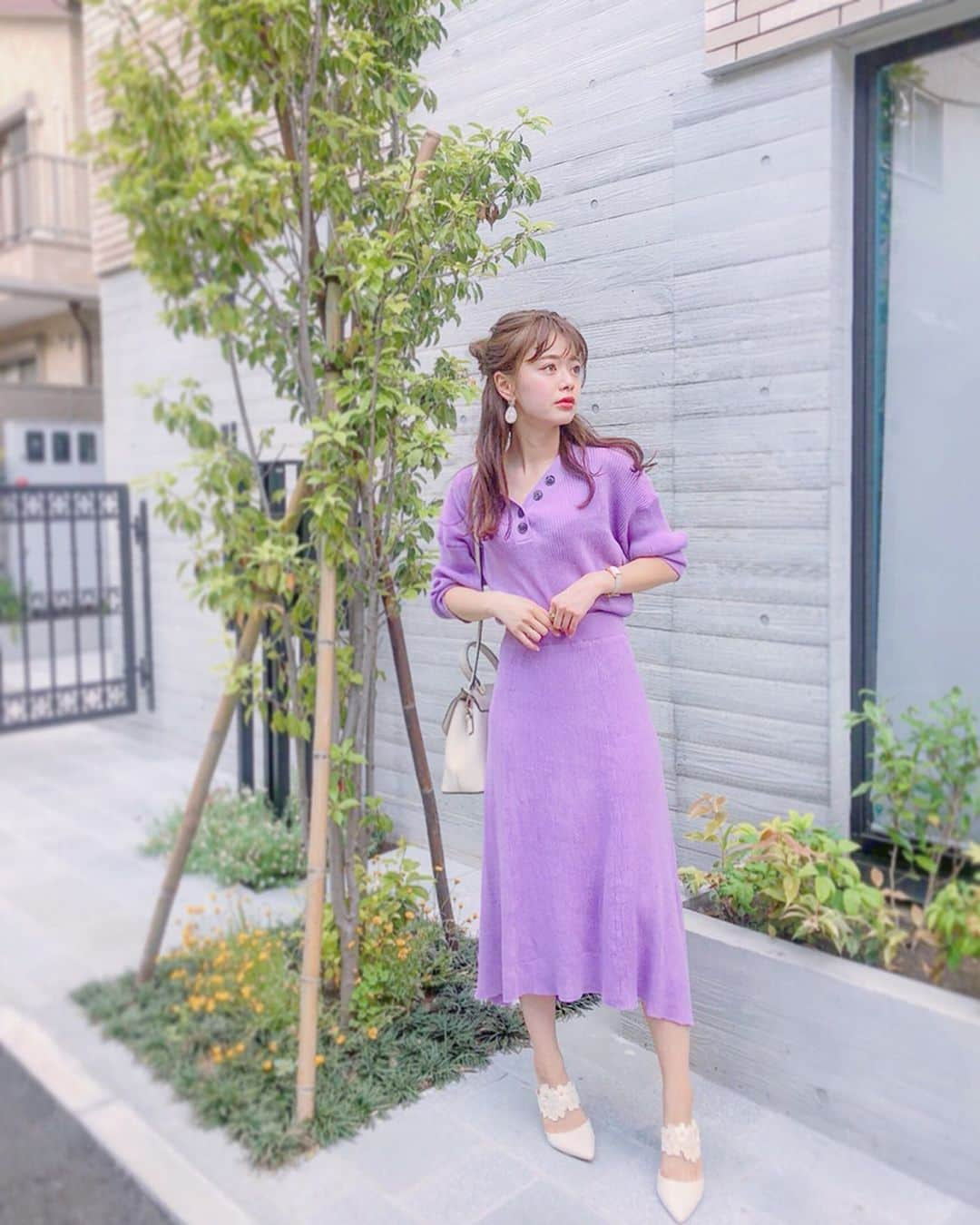 山崎春佳さんのインスタグラム写真 - (山崎春佳Instagram)「🍭💜 . きょうのお洋服✌︎ いつもよりお姉さん感強め👶🏼 わたしらしくカジュアル感を出すためにヘアアレは 控えめにツノを生やしました。 . #details ⬇︎ #setup @unrelish_official  #shoes @randa  #bag @scarlettmercer_jp  #earrings @mischmasch_official  #watch @allydenovo . #me #today #purple #fashion #outfit #unrelish #randa #scarlettmercer #mischmasch #allydenovo #hairarrange #ヘアアレ #ツノ」5月19日 21時18分 - haruka_yamazaki