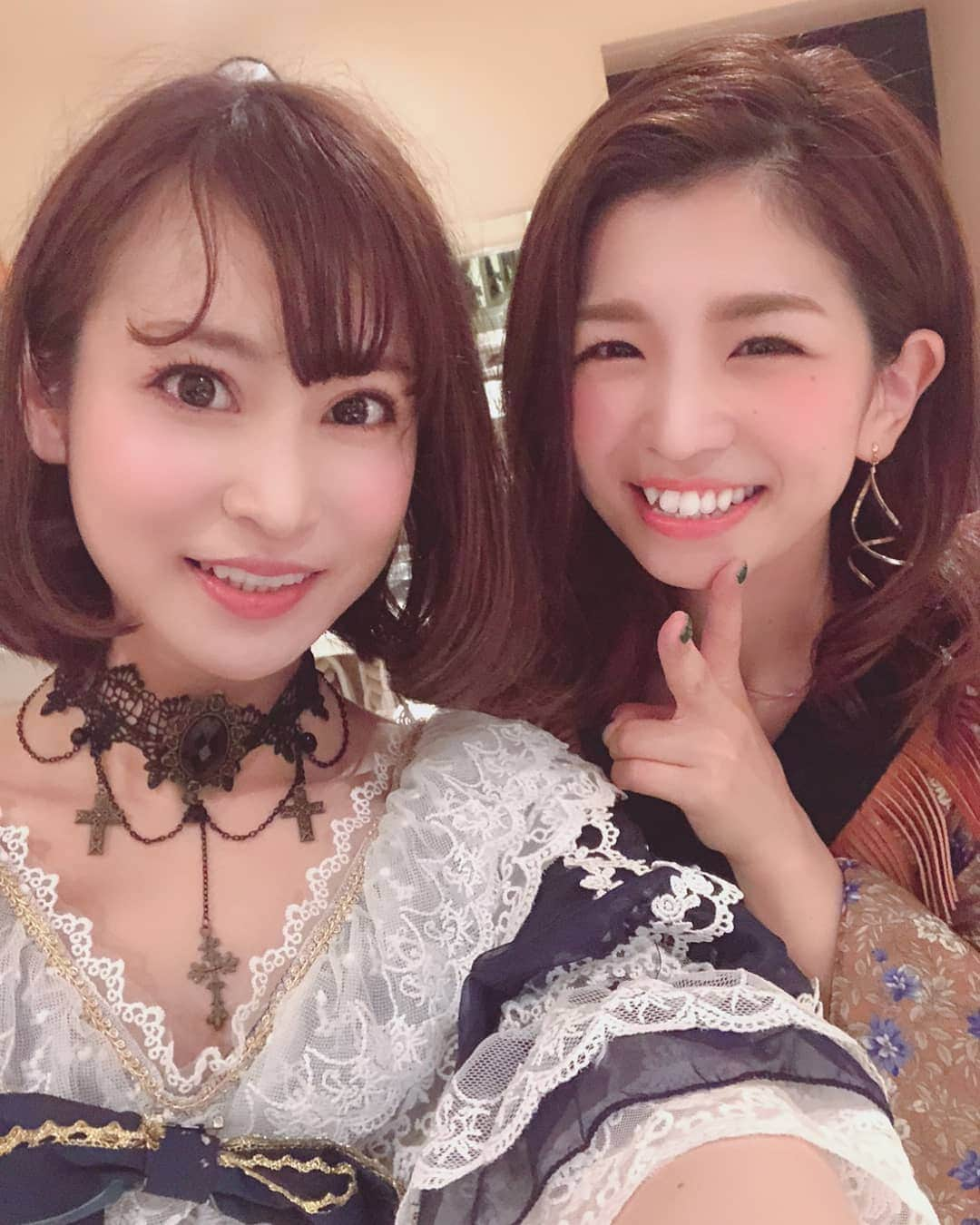 巴山萌菜さんのインスタグラム写真 - (巴山萌菜Instagram)「えりちゃんとも写真撮ってもらいました🎀 相変わらずお衣装が似合ってて素敵( ´∀｀ 今度えりちゃんもライブやイベントやるときは、呼んでくださいっ♪  #れみままフェス #愛野えり さん  #巴山萌菜 #reversed #もなまる #歌手 #シンガー #歌い手  #ポップス #jpop #アニソン #anisong #アニメ #アイカツ #aikatsu #歌唱担当 #歌唱 #担当」5月19日 21時20分 - mona_tomoyama