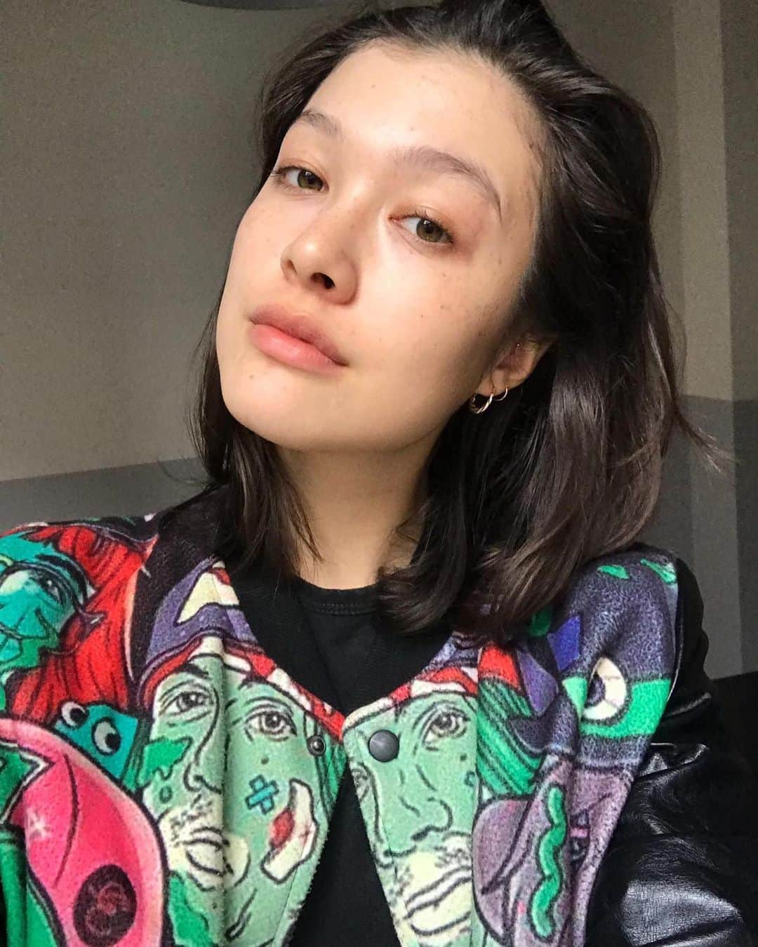 香華（KOuKA）のインスタグラム：「#nomakeup #selfiesunday #messyhair 😊」