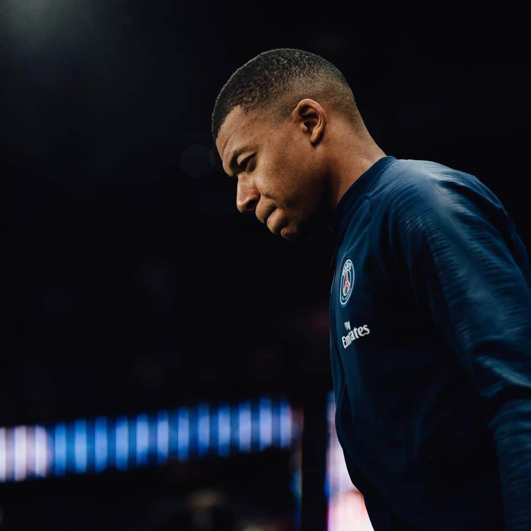 リーグ・アンさんのインスタグラム写真 - (リーグ・アンInstagram)「@k.mbappe est le premier joueur français à avoir inscrit au moins 32 buts dans une saison de @ligue1conforama depuis 1966 🙌 ▪️ 📸 @ahtlaqdmm ▪️ #ligue1conforama #mbappe #psg #kylianmbappe #striker #whereisfootball」5月19日 21時35分 - ligue1ubereats