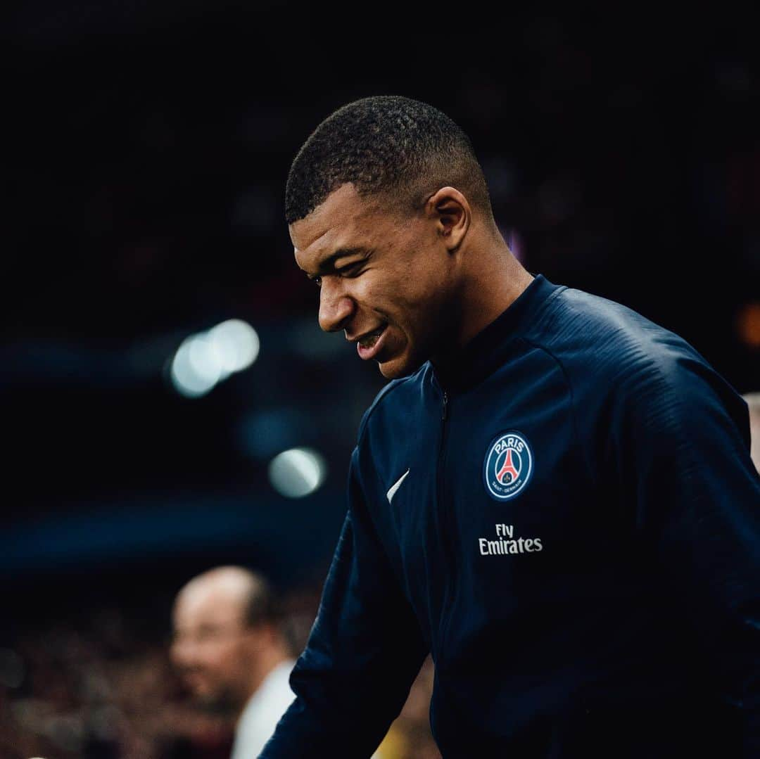 リーグ・アンさんのインスタグラム写真 - (リーグ・アンInstagram)「@k.mbappe est le premier joueur français à avoir inscrit au moins 32 buts dans une saison de @ligue1conforama depuis 1966 🙌 ▪️ 📸 @ahtlaqdmm ▪️ #ligue1conforama #mbappe #psg #kylianmbappe #striker #whereisfootball」5月19日 21時35分 - ligue1ubereats