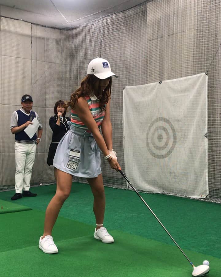 のインスタグラム：「今日の日本ゴルフツアー選手権SNSアンバサダーのファンミーティングにて🤙 ドラコン対決❤️ キメ顔とキメ筋 feat.イリーさん めっちゃ楽しかった！！ 参加してくださったみなさん、ありがとうございましたぁ！！ 続きは明日またアップしまーす💕 . 今日のゴルフウエア @cuarto_united . #日本ゴルフツアー選手権SNSアンバサダー #日本ゴルフツアー選手権 #森ビルカップ #宍戸ヒルズカントリークラブ #JGTO #ゴルフ女子 #ゴルフ男子 #ゴルフ好き #ゴルフ大好き #golfgirl  #女子会 #筋肉女子 #二の腕 #筋肉 #筋トレ女子 #ゴルフウェア #ゴルフコーデ #ゴルフファッション #ヒルズゴルフアカデミー  #ドライバー #ゴルフスイング #スイング」
