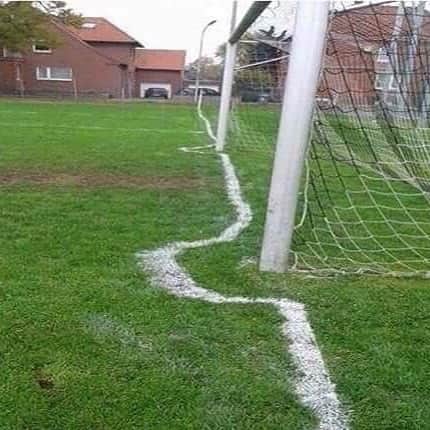 カルロス・テベスのインスタグラム：「Sunday league at its finest... 😂」