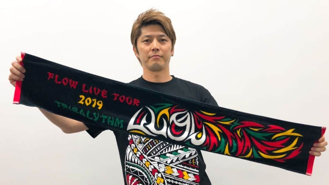 FLOWさんのインスタグラム写真 - (FLOWInstagram)「【#トライバリズム ツアー初日まであと7日!!!】 5/26よりスタートするFLOW LIVE TOUR 2019「TRIBALYTHM」グッズ紹介😎 👑TRIBALYTHM マフラータオル ライブマストアイテムのマフラータオル！ FLOWの文字が映えるマフラータオルはTシャツとの組み合わせも抜群！ ▽グッズ詳細 flow-official.jp/news/?id=1466」5月19日 21時49分 - flow_official_japan