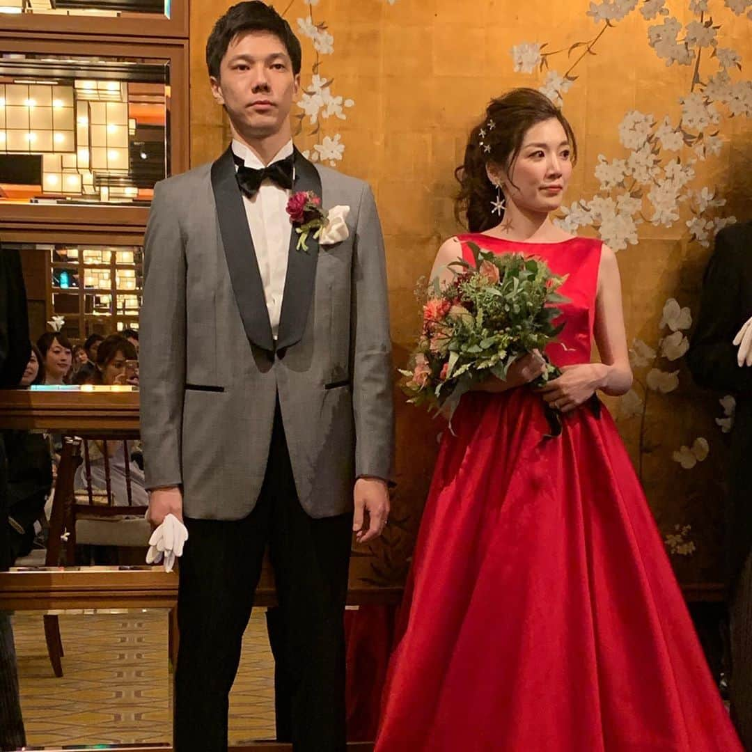 楠紗友里さんのインスタグラム写真 - (楠紗友里Instagram)「大好きすぎる同期の結婚式💕 長い長い遠距離恋愛を経て、数々のロマンチックな出来事があってからのゴールイン💖 幸せと感動に溢れた式でした😍😍 本当に、おめでとう！！！ しおりんがとっても幸せそうで、なんだかもう胸いっぱい🥰 明るく面白いご家族にも囲まれているから、これからがますます楽しみだね😆♪ 末永く、お幸せにっ💕 久しぶりに同期皆にも会えて嬉しかったよ〜(*≧∀≦*) #アナウンサーの結婚式はもはや同窓会 #アナウンサー #集合 #神戸オリエンタルホテル #結婚式 #happywedding #weddingceremony #happy #love #family #marriage」5月19日 21時57分 - sayuri_kusunoki