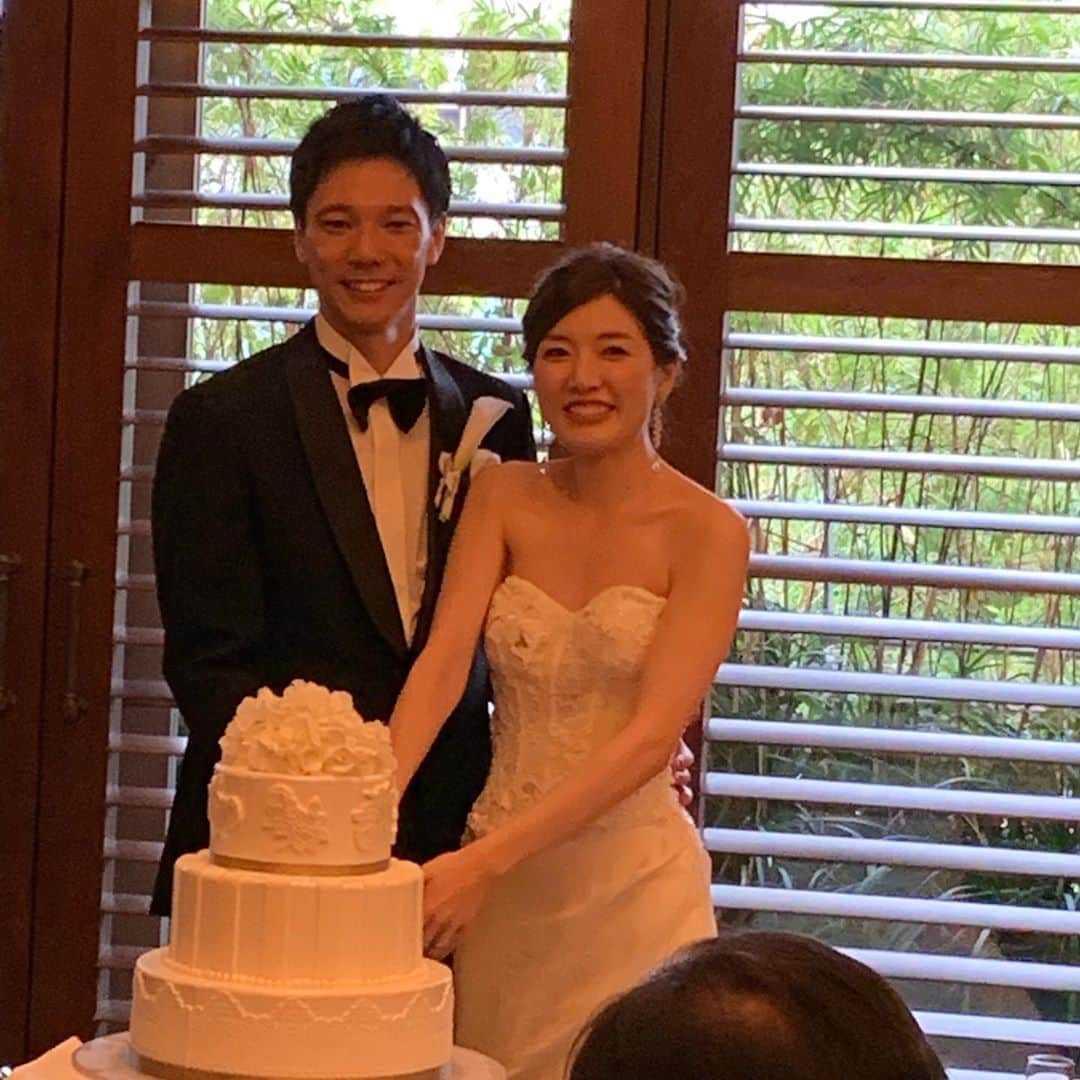 楠紗友里さんのインスタグラム写真 - (楠紗友里Instagram)「大好きすぎる同期の結婚式💕 長い長い遠距離恋愛を経て、数々のロマンチックな出来事があってからのゴールイン💖 幸せと感動に溢れた式でした😍😍 本当に、おめでとう！！！ しおりんがとっても幸せそうで、なんだかもう胸いっぱい🥰 明るく面白いご家族にも囲まれているから、これからがますます楽しみだね😆♪ 末永く、お幸せにっ💕 久しぶりに同期皆にも会えて嬉しかったよ〜(*≧∀≦*) #アナウンサーの結婚式はもはや同窓会 #アナウンサー #集合 #神戸オリエンタルホテル #結婚式 #happywedding #weddingceremony #happy #love #family #marriage」5月19日 21時57分 - sayuri_kusunoki