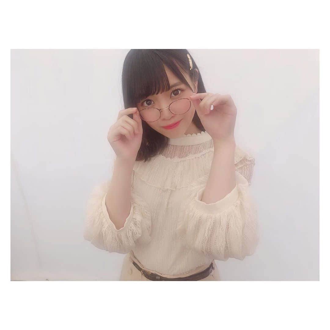 岩田陽菜さんのインスタグラム写真 - (岩田陽菜Instagram)「メガネ女子結構好きだったりしますか？👓💕﻿ ﻿ ﻿ #STU48 #岩田陽菜 ﻿ #メガネ #メガネ女子 #私服﻿  #ブラウス #axesfemme ﻿ #ショートパンツ #niceclaup #アクセサリー #外ハネ」5月19日 21時57分 - hina_naso_stu48