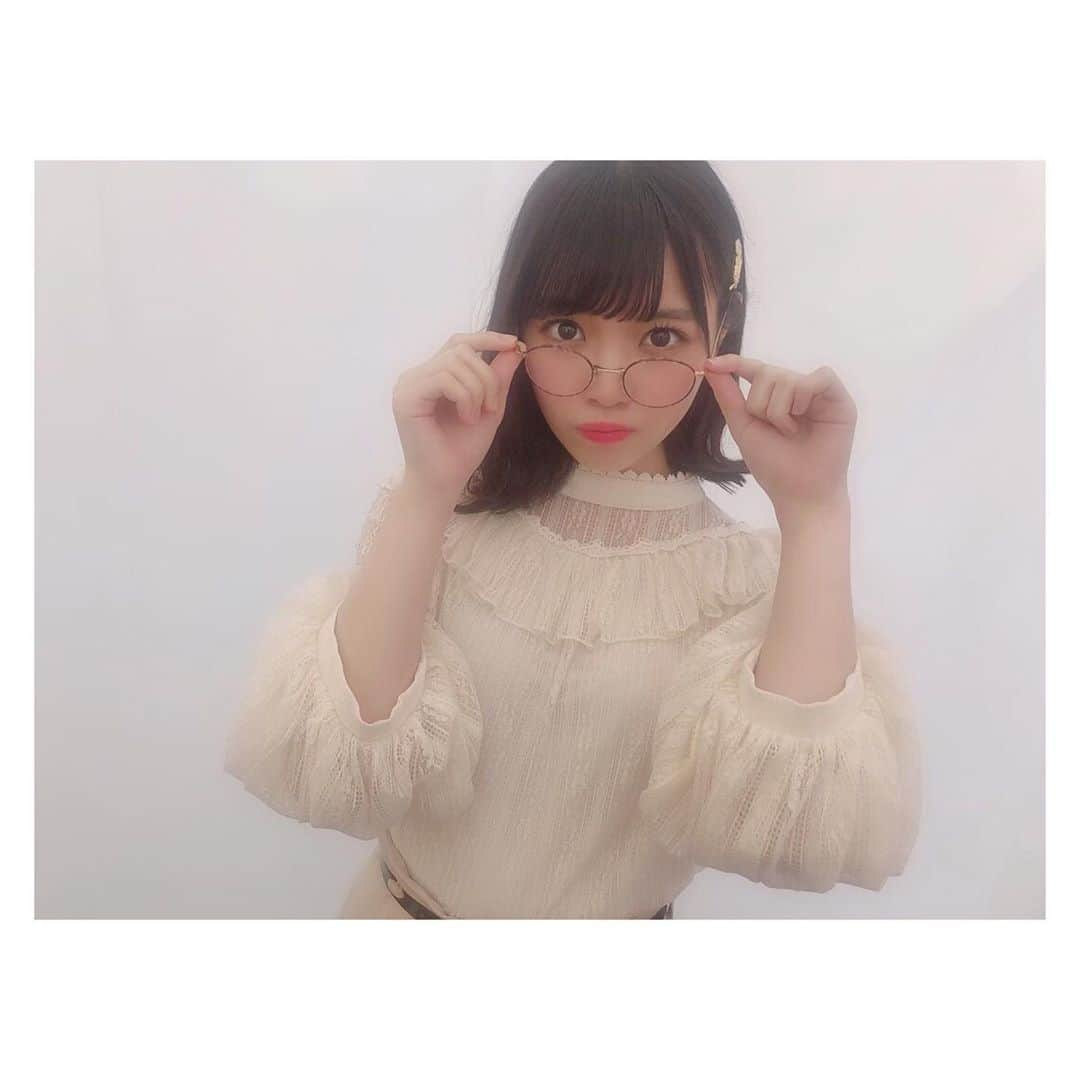 岩田陽菜さんのインスタグラム写真 - (岩田陽菜Instagram)「メガネ女子結構好きだったりしますか？👓💕﻿ ﻿ ﻿ #STU48 #岩田陽菜 ﻿ #メガネ #メガネ女子 #私服﻿  #ブラウス #axesfemme ﻿ #ショートパンツ #niceclaup #アクセサリー #外ハネ」5月19日 21時57分 - hina_naso_stu48