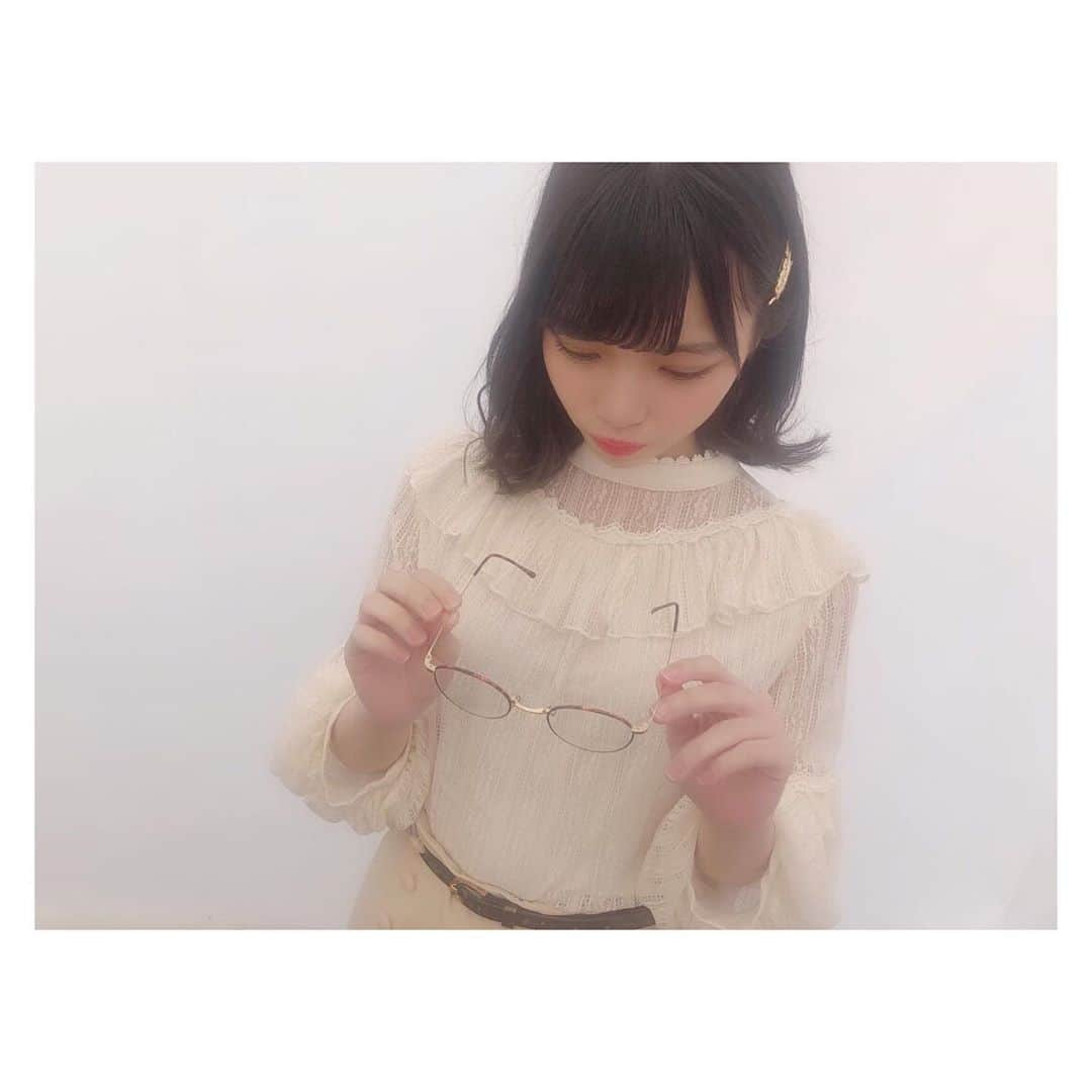 岩田陽菜さんのインスタグラム写真 - (岩田陽菜Instagram)「メガネ女子結構好きだったりしますか？👓💕﻿ ﻿ ﻿ #STU48 #岩田陽菜 ﻿ #メガネ #メガネ女子 #私服﻿  #ブラウス #axesfemme ﻿ #ショートパンツ #niceclaup #アクセサリー #外ハネ」5月19日 21時57分 - hina_naso_stu48