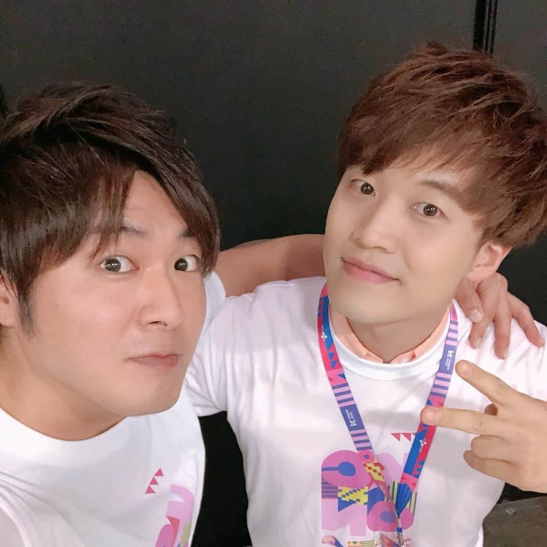 ジンソクさんのインスタグラム写真 - (ジンソクInstagram)「前はミュージカルで、今回はKCONで。。😊 Fから始まるお兄さん 藤原ヒョン」5月19日 21時58分 - jinstar