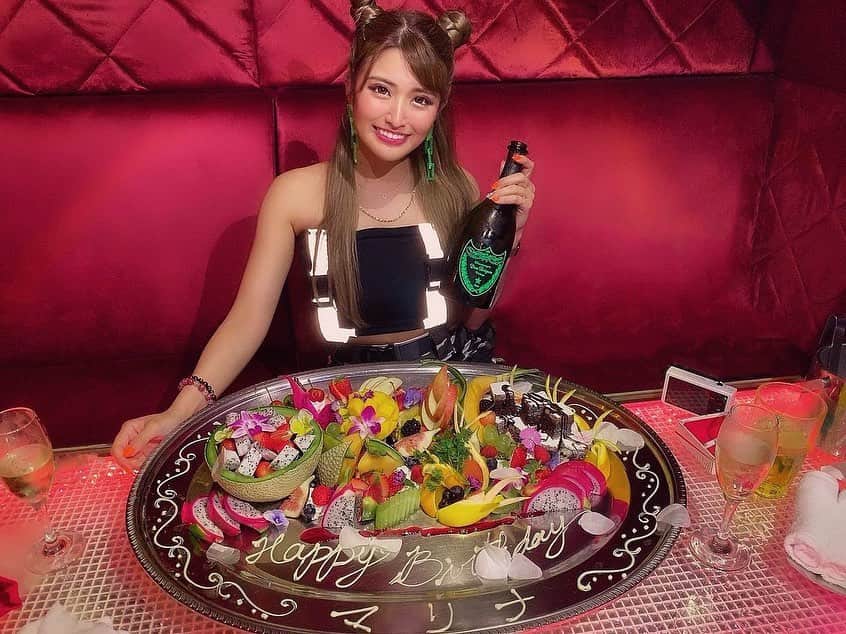 鈴木まりなのインスタグラム：「  DJ終わったあと TKのみんながサプライズで お誕生日お祝いしてくれました😍🎉  巨大バースデープレートにドンペリ🔥🔥  週末営業忙しい中みんな集まってくれた！ ありがとうございました🙏   #tkshibuya #birthday #party #nightout  #dj #girlsdj #femaledj #asiandj #Japanesedj #djlife #djingismylife #djinglife #djlifestyle」